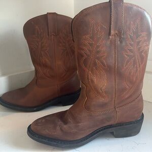 Survivors womens boots‎ sz 10 (men/8)